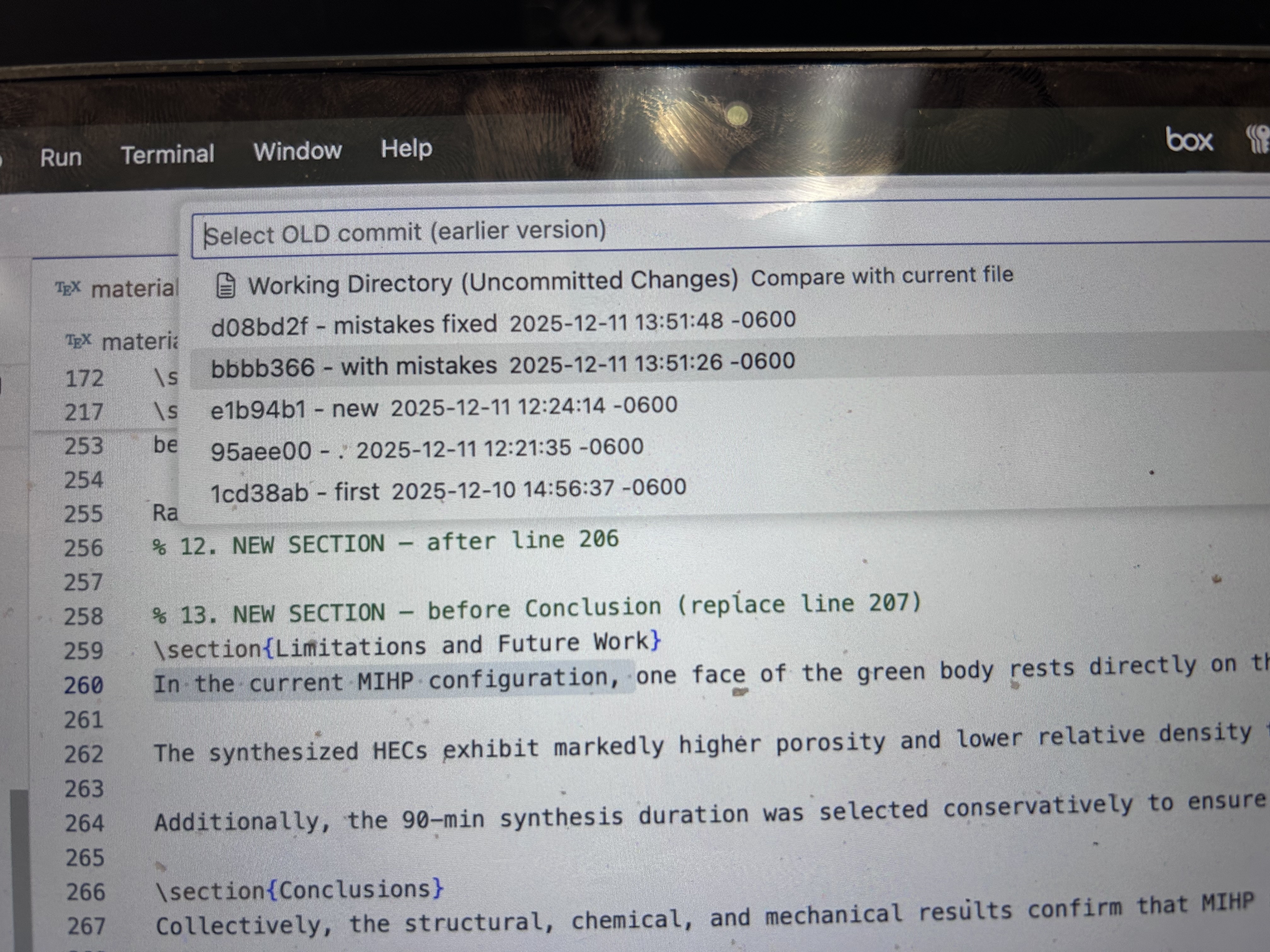 Stylized VS Code quick pick showing the "Select NEW commit" prompt with working directory and recent commits.